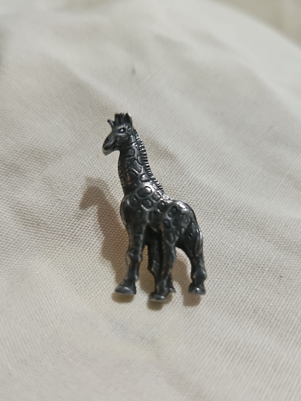 Silver Giraffe Brooch - Elegant Animal Pin